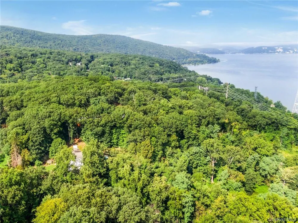 3 Katavolos Drive /160-162 Mott Farm Road Tomkins Cove, NY 10980