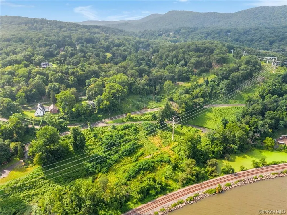3 Katavolos Drive /160-162 Mott Farm Road Tomkins Cove, NY 10980