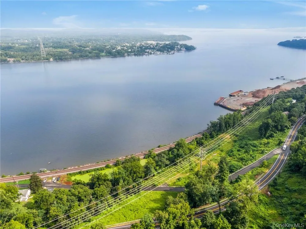3 Katavolos Drive /160-162 Mott Farm Road Tomkins Cove, NY 10980