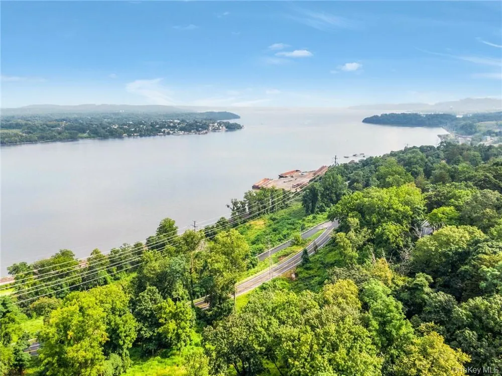 3 Katavolos Drive /160-162 Mott Farm Road Tomkins Cove, NY 10980