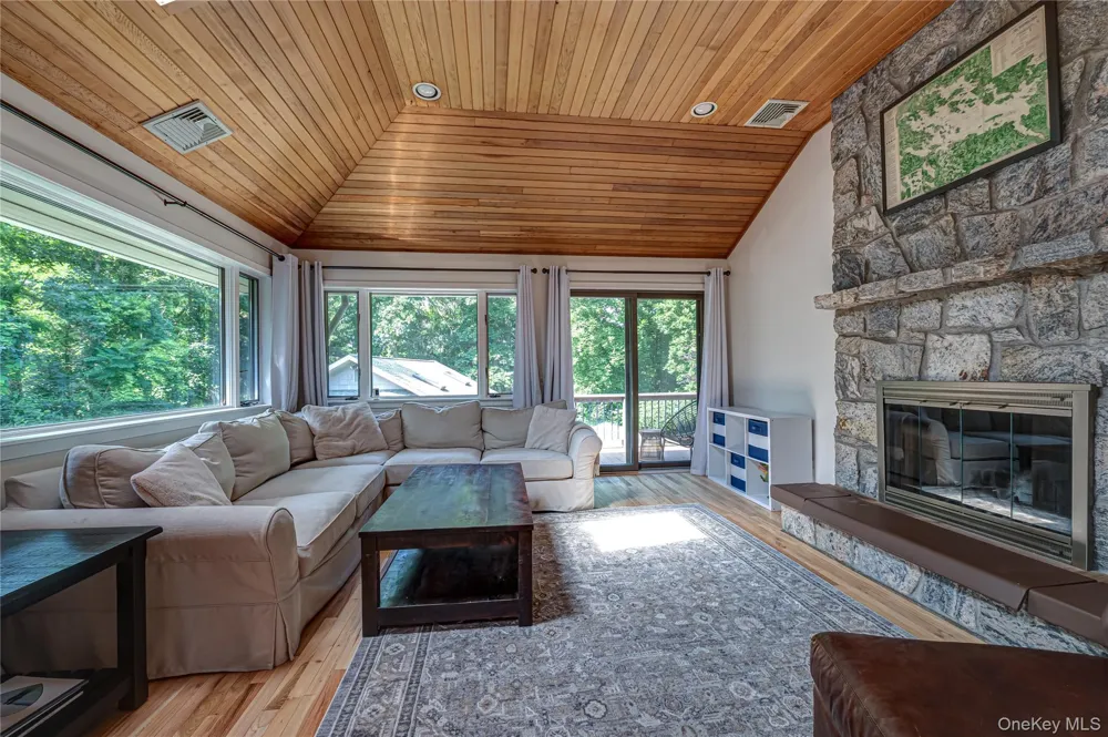 81 Manor Lane Jamesport, NY 11947