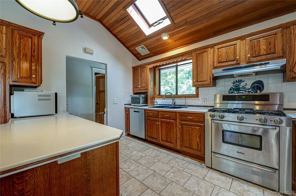 81 Manor Lane Jamesport, NY 11947