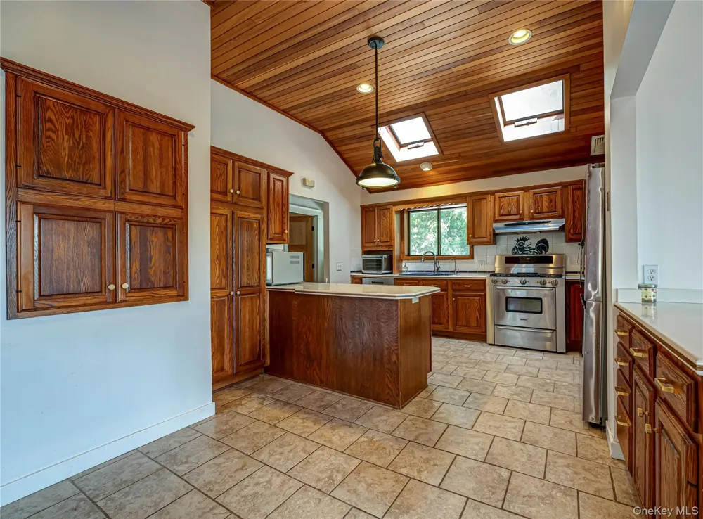 81 Manor Lane Jamesport, NY 11947