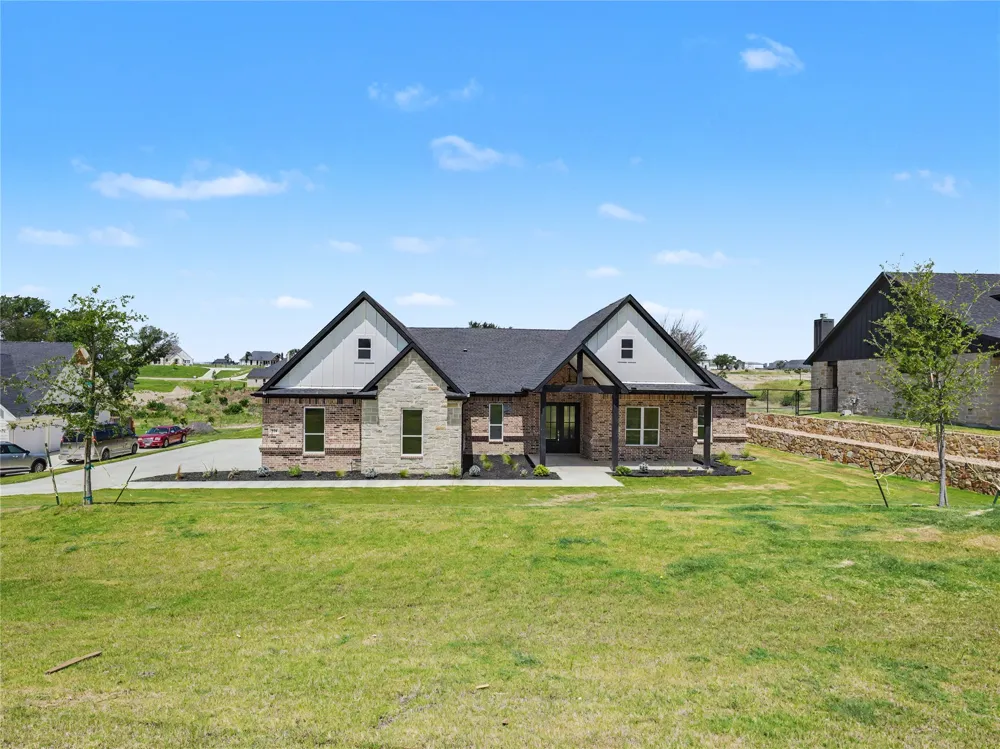 328 Slimp Bluff Avenue Azle, TX 76020