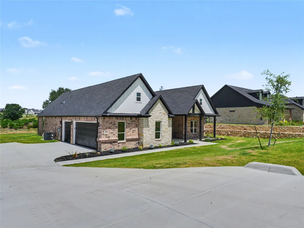 328 Slimp Bluff Avenue Azle, TX 76020
