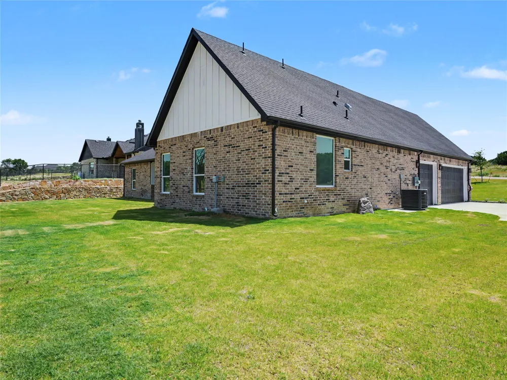 328 Slimp Bluff Avenue Azle, TX 76020