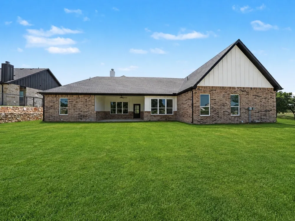 328 Slimp Bluff Avenue Azle, TX 76020