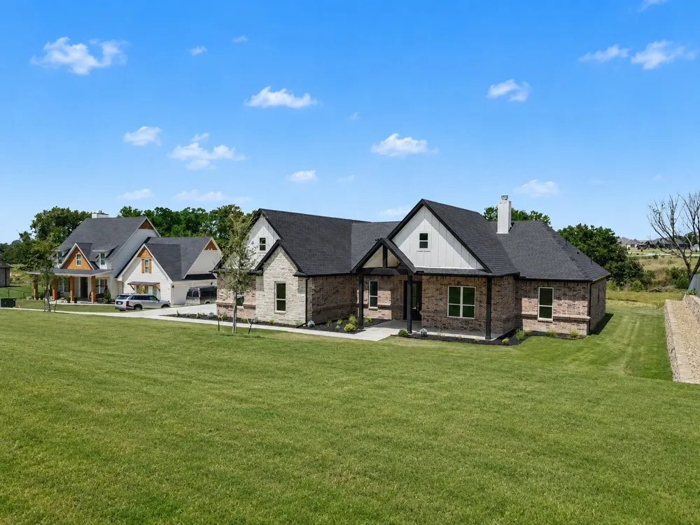 328 Slimp Bluff Avenue Azle, TX 76020