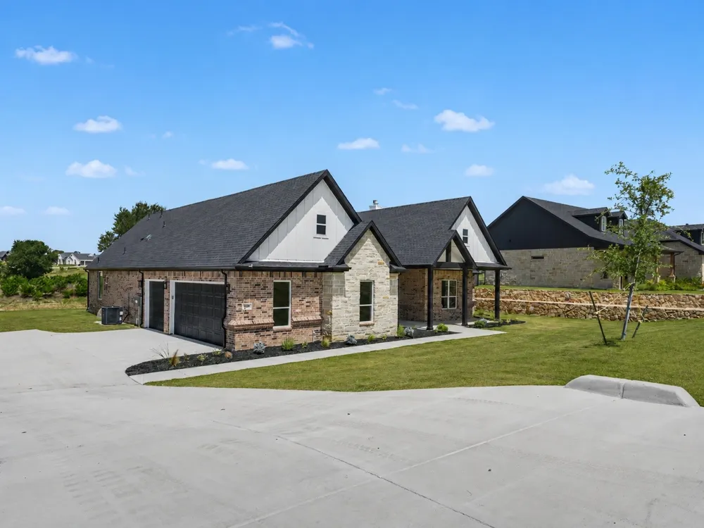 328 Slimp Bluff Avenue Azle, TX 76020