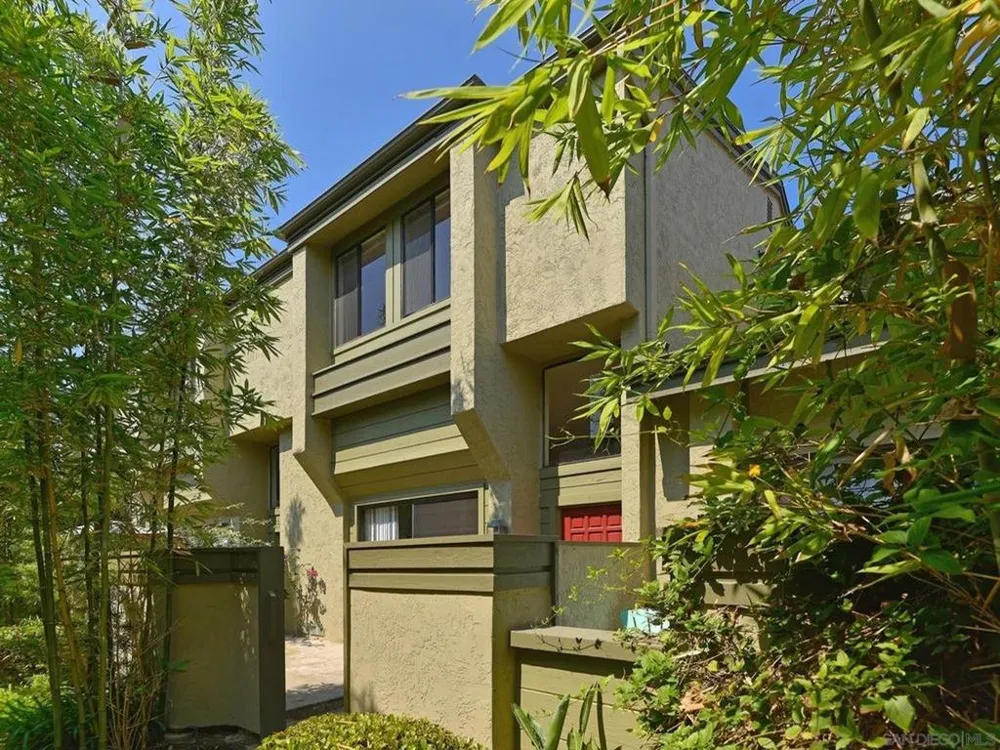 3211 Caminito Eastbluff ##9 La Jolla, CA 92037