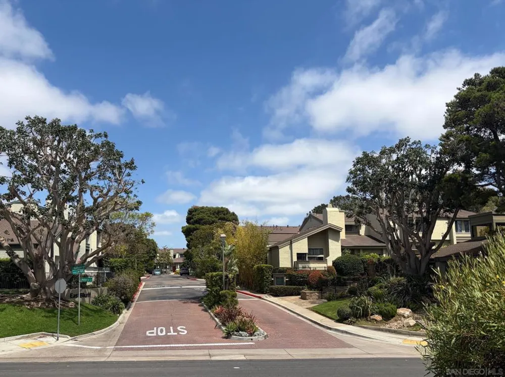 3211 Caminito Eastbluff ##9 La Jolla, CA 92037