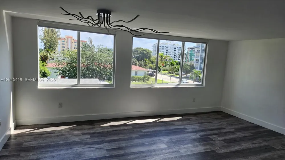 1075 93rd St #304 Bay Harbor Islands, FL 33154
