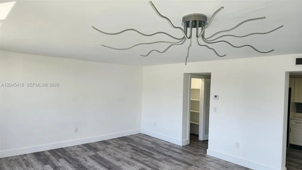 1075 93rd St #304 Bay Harbor Islands, FL 33154