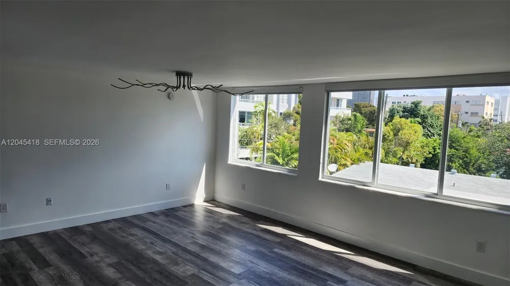1075 93rd St #304 Bay Harbor Islands, FL 33154