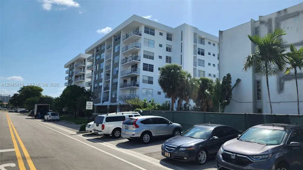 1075 93rd St #304 Bay Harbor Islands, FL 33154