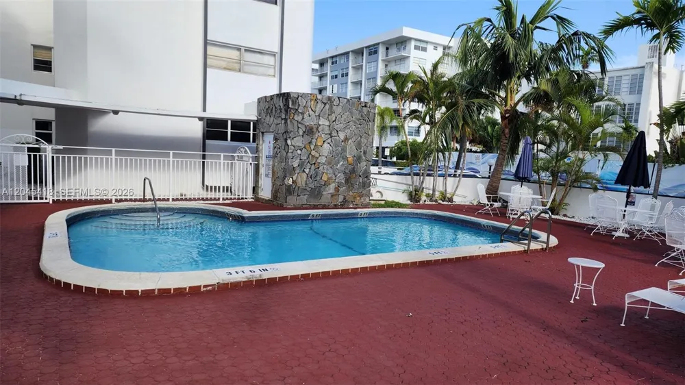 1075 93rd St #304 Bay Harbor Islands, FL 33154
