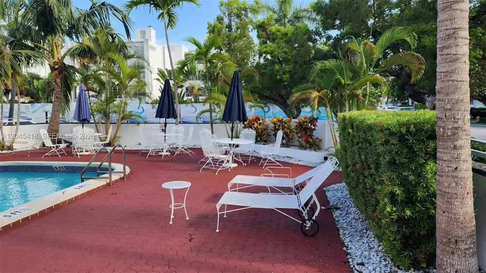 1075 93rd St #304 Bay Harbor Islands, FL 33154