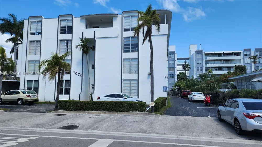 1075 93rd St #304 Bay Harbor Islands, FL 33154
