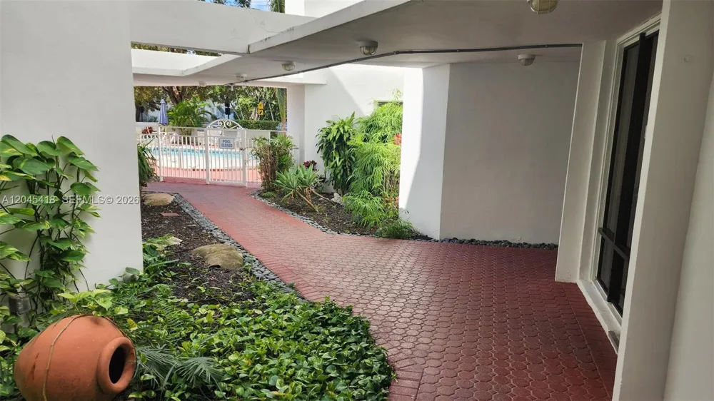 1075 93rd St #304 Bay Harbor Islands, FL 33154