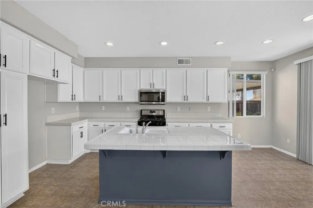 1512 Leland Beaumont, CA 92223