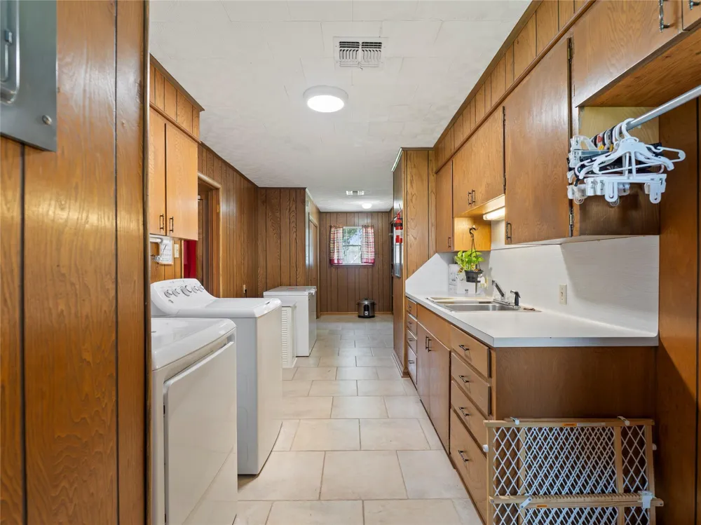 1201 Fm 1862 Blessing, TX 77419