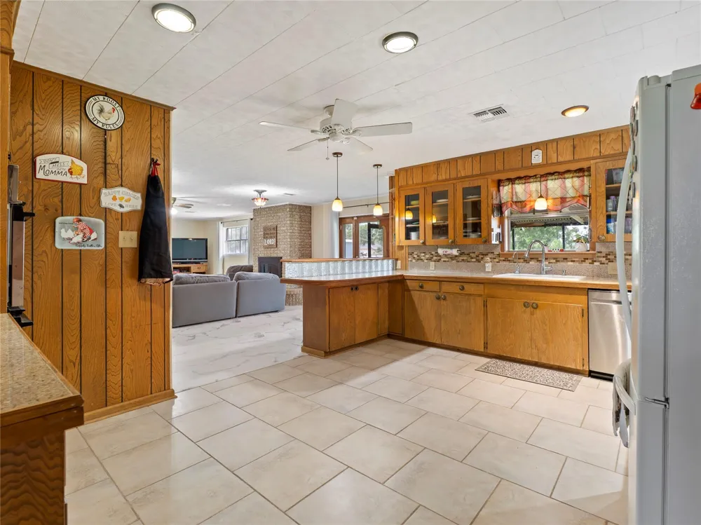 1201 Fm 1862 Blessing, TX 77419
