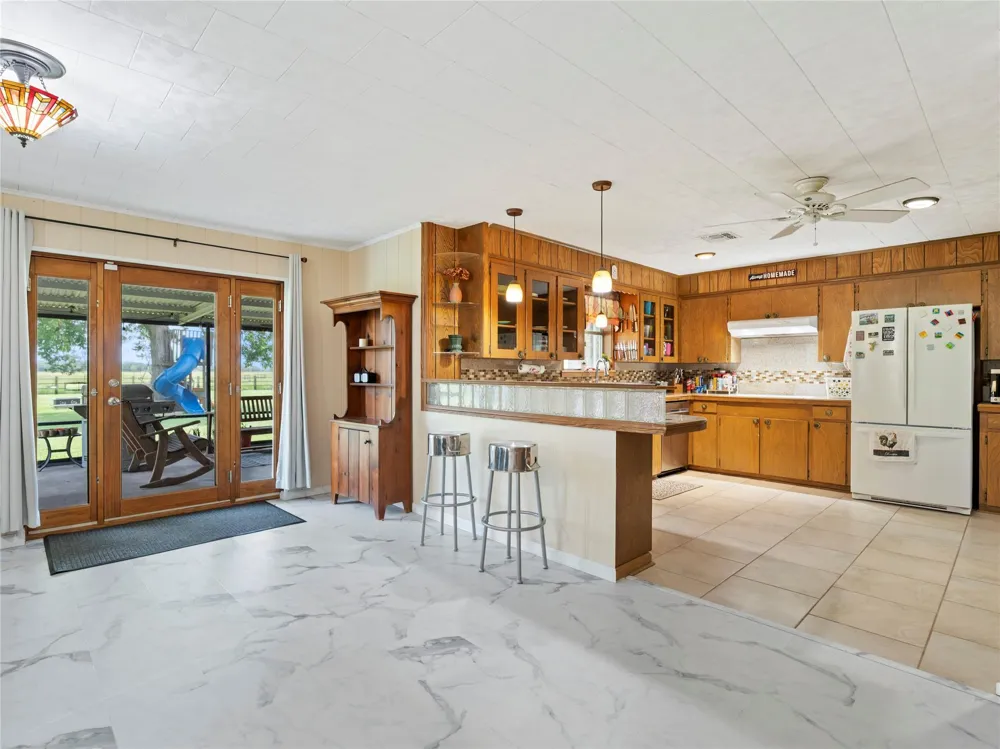 1201 Fm 1862 Blessing, TX 77419