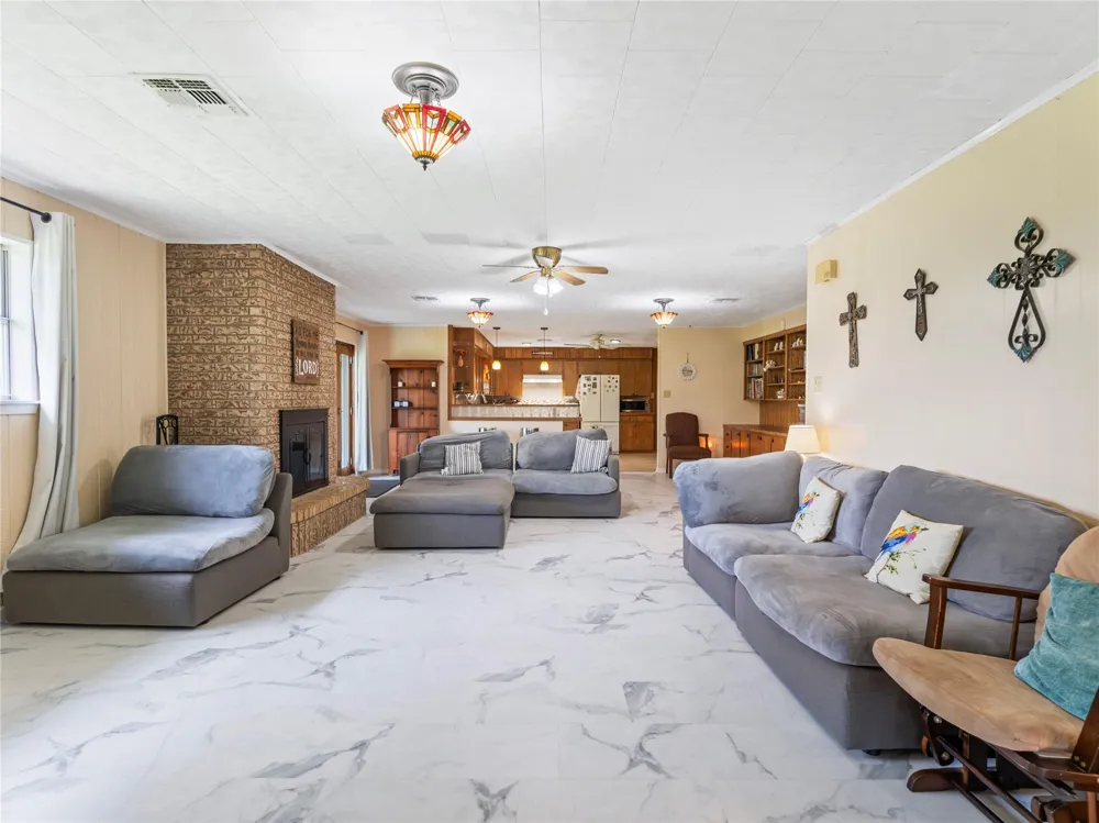 1201 Fm 1862 Blessing, TX 77419