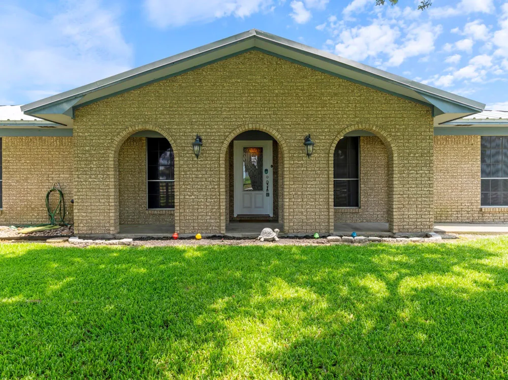 1201 Fm 1862 Blessing, TX 77419