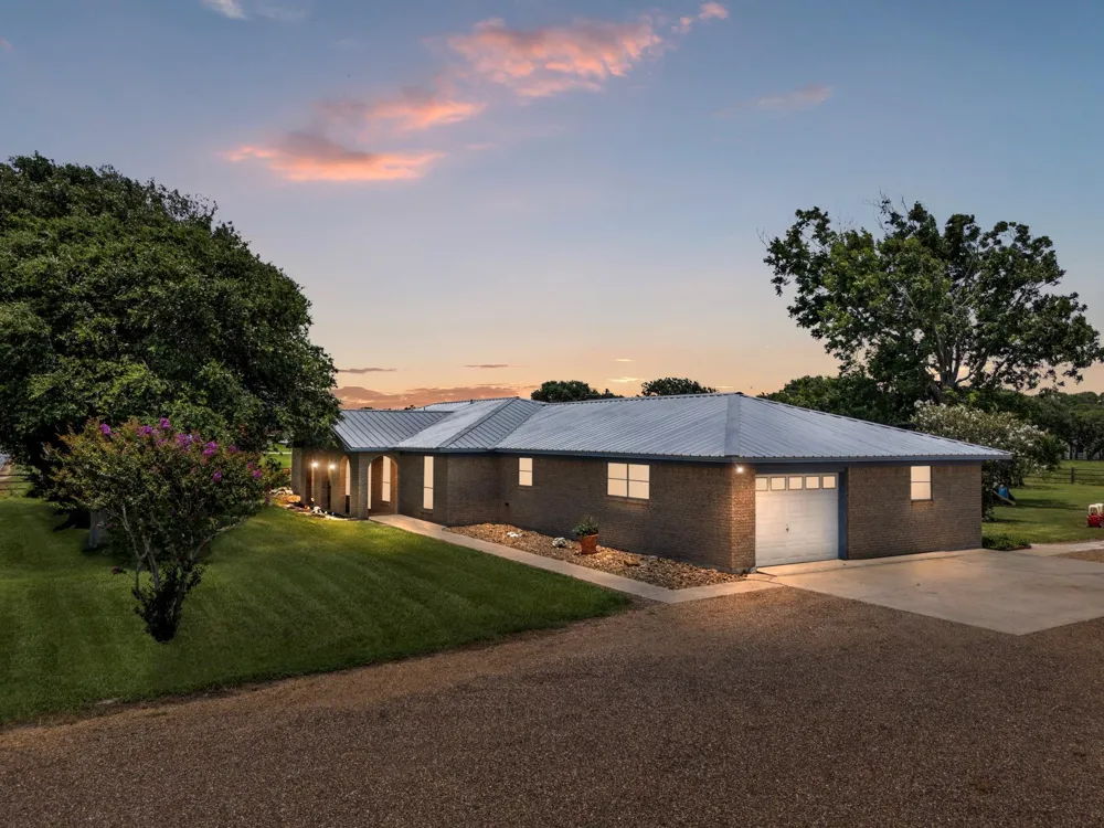 1201 Fm 1862 Blessing, TX 77419