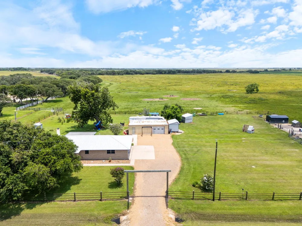 1201 Fm 1862 Blessing, TX 77419