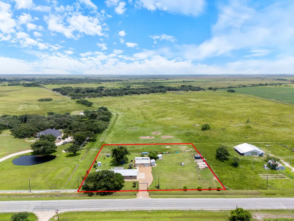 1201 Fm 1862 Blessing, TX 77419