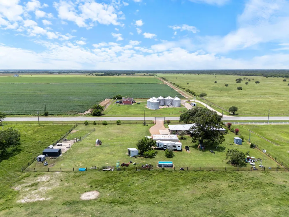 1201 Fm 1862 Blessing, TX 77419
