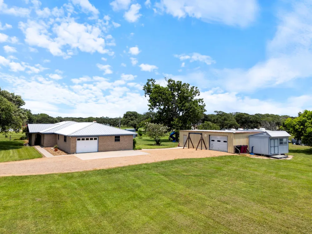 1201 Fm 1862 Blessing, TX 77419