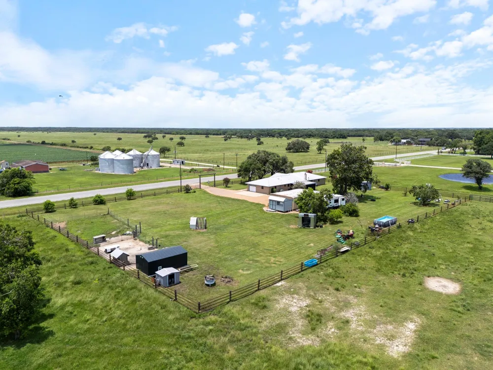 1201 Fm 1862 Blessing, TX 77419