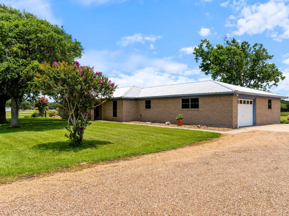 1201 Fm 1862 Blessing, TX 77419