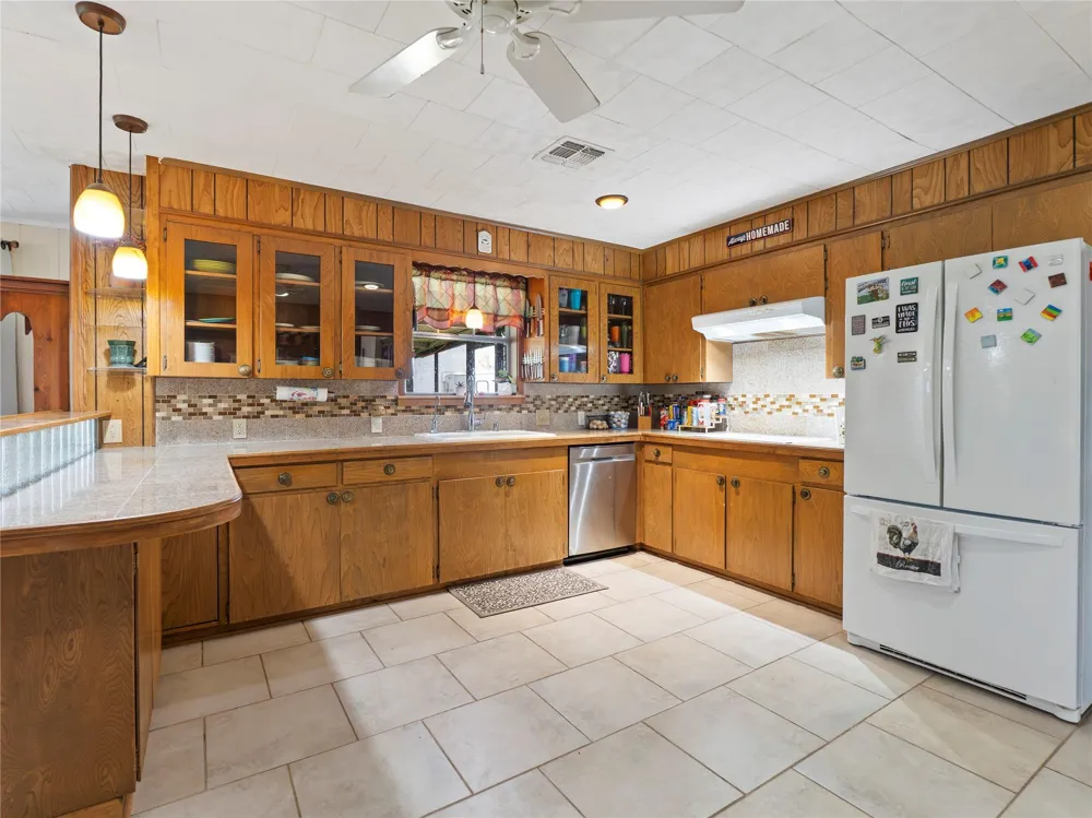 1201 Fm 1862 Blessing, TX 77419