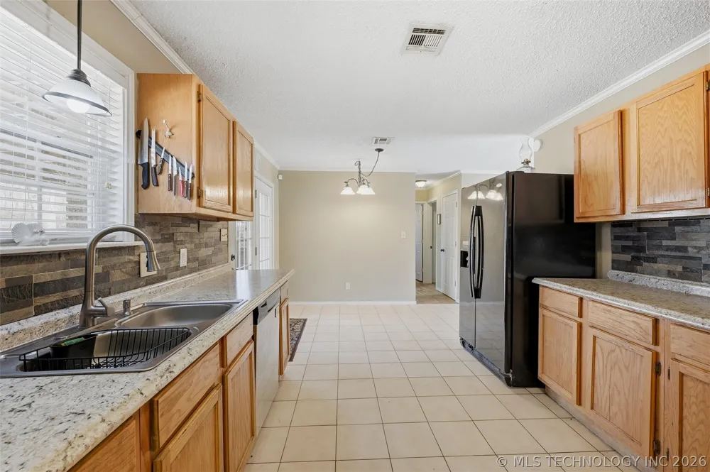 805 Harkey Tishomingo, OK 73460