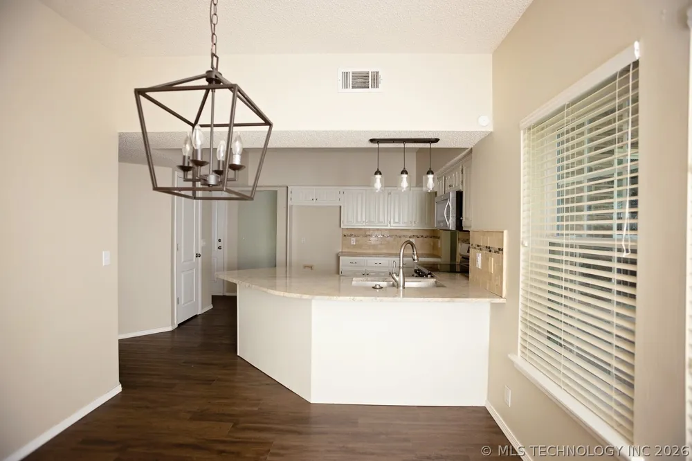 904 Hemlock Avenue Broken Arrow, OK 74012