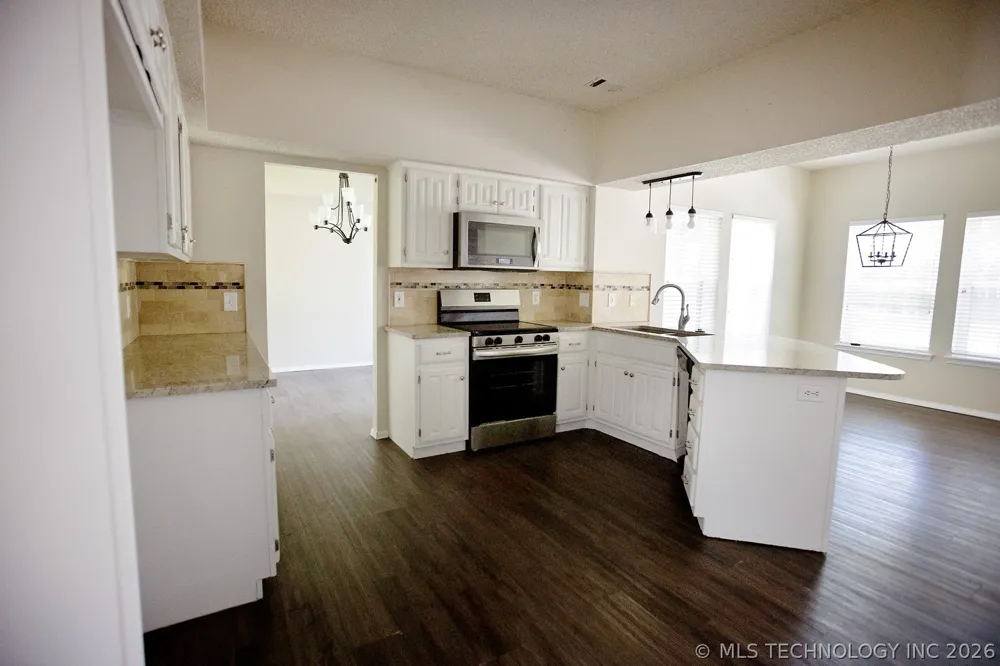 904 Hemlock Avenue Broken Arrow, OK 74012