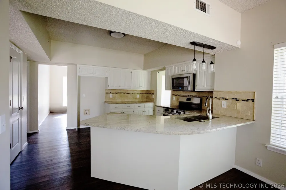 904 Hemlock Avenue Broken Arrow, OK 74012