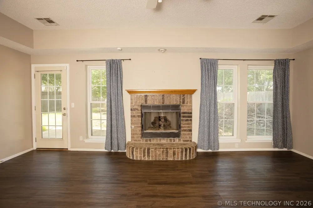 904 Hemlock Avenue Broken Arrow, OK 74012