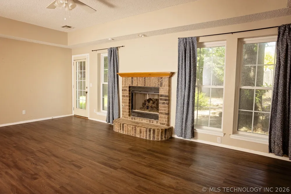 904 Hemlock Avenue Broken Arrow, OK 74012