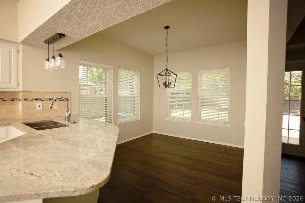 904 Hemlock Avenue Broken Arrow, OK 74012