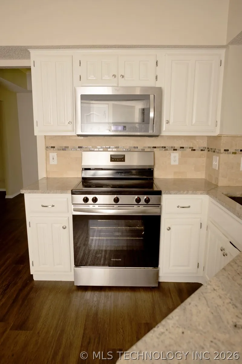 904 Hemlock Avenue Broken Arrow, OK 74012