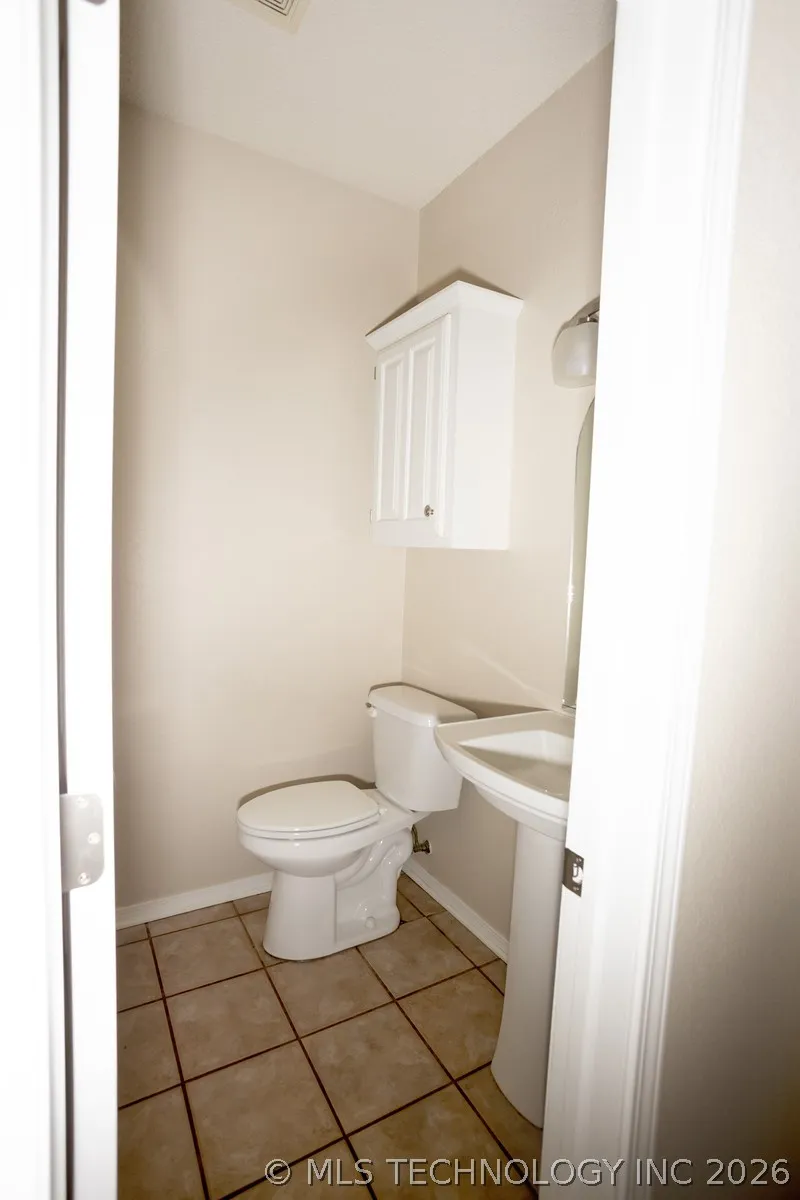 904 Hemlock Avenue Broken Arrow, OK 74012