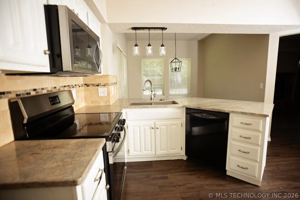 904 Hemlock Avenue Broken Arrow, OK 74012