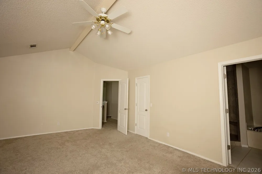 904 Hemlock Avenue Broken Arrow, OK 74012