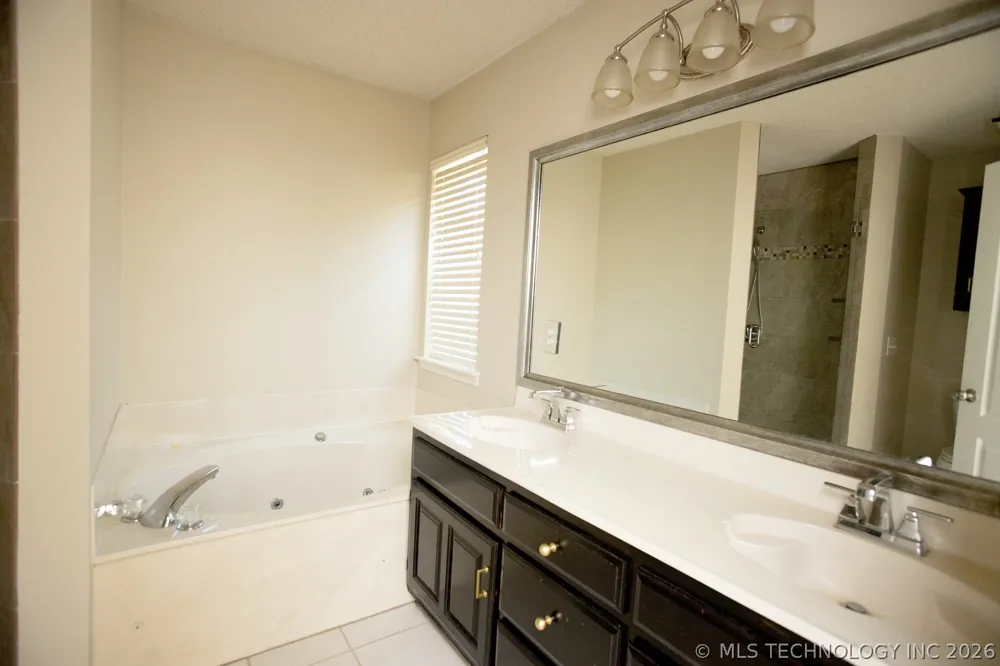 904 Hemlock Avenue Broken Arrow, OK 74012