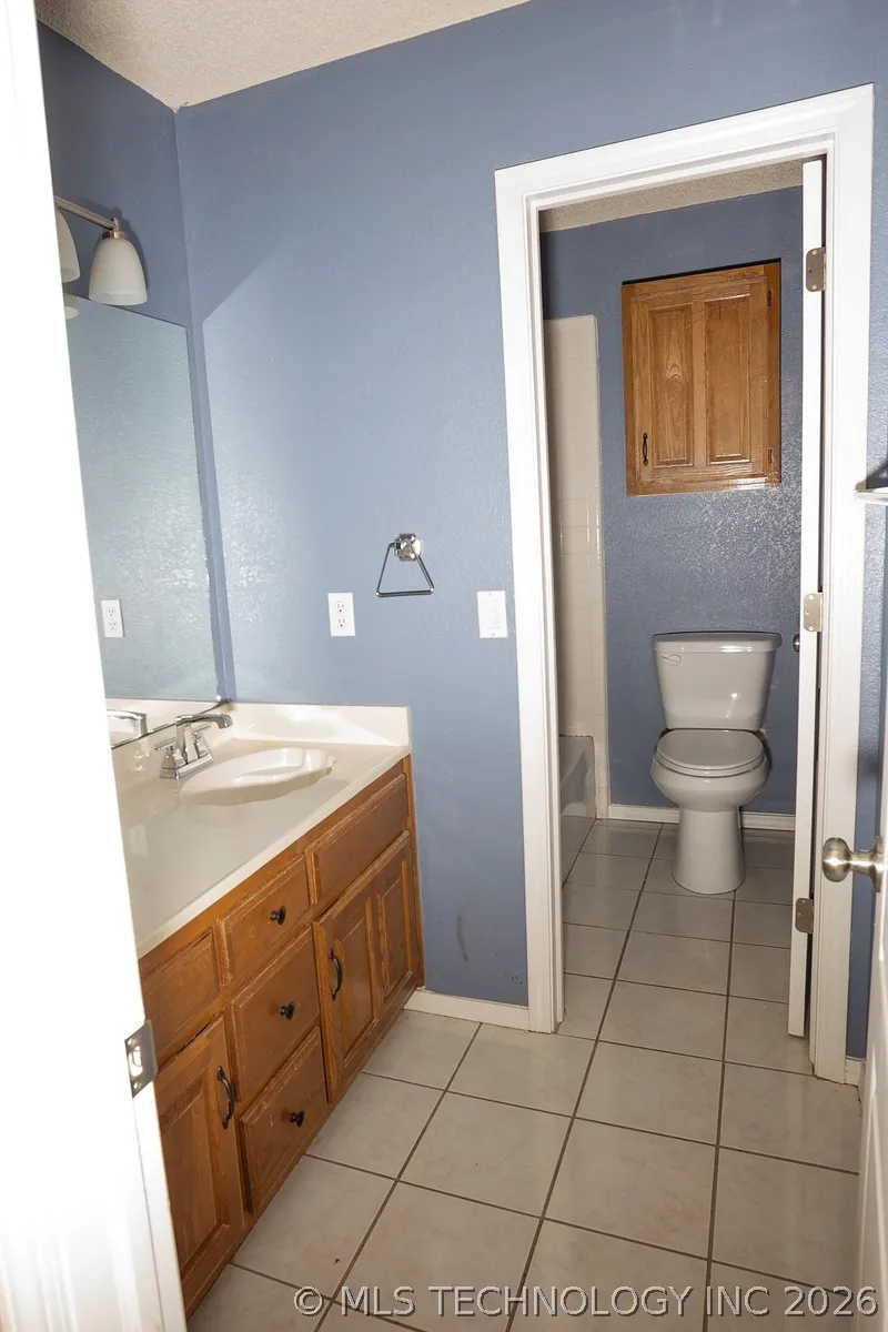 904 Hemlock Avenue Broken Arrow, OK 74012